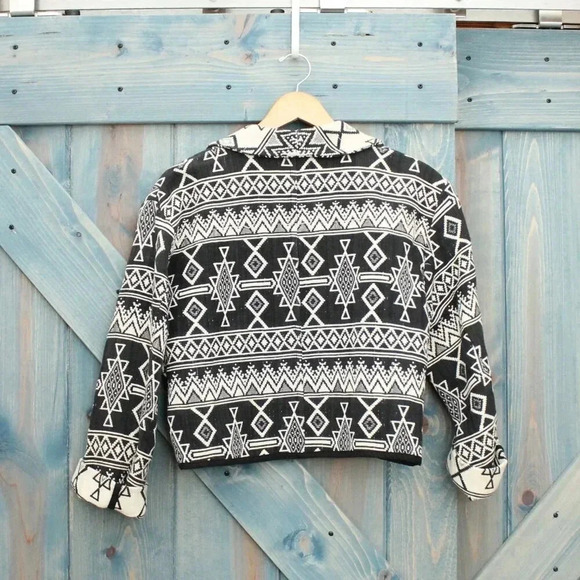 Vintage Flashback Black and White Southwest Tapestry Boho Jacket Bolero Size Med - Picture 8 of 9